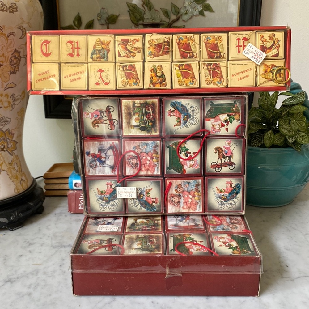 3–NEW VINTAGE IN PKG Victorian Style Paper Box Christmas Ornaments/Garland